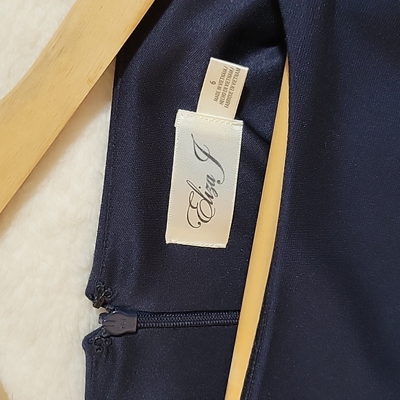 ELIZA J NAVY WITH NAVY & WHITE STRIPES BELL SLEEVES IN SIZE 6 - Picture 11 of 14
